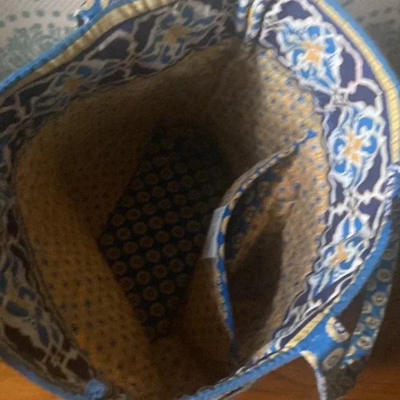 Vera Bradley Tote - Picture 4 of 8
